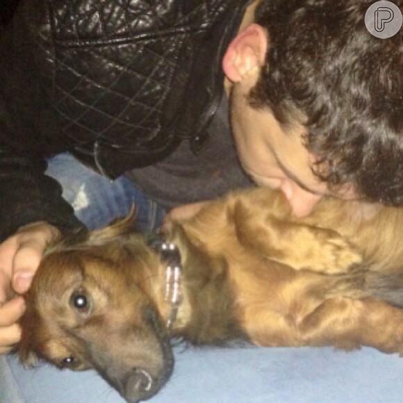 Antes da festa de Mirella Santos, Sabrina Sato publica foto de João Vicente de Castro com seu cachorrinho
