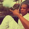 Jay-Z aparece em um dos vídeos enquanto trafegam pela ilha