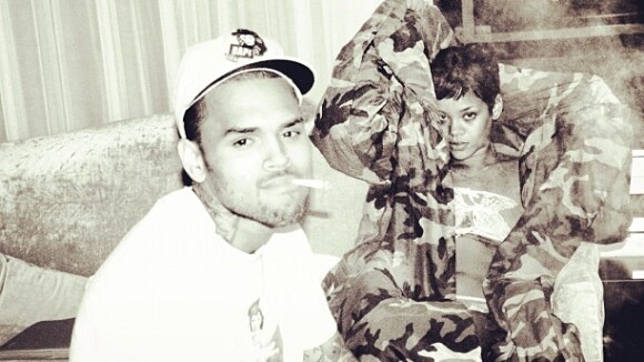 Rihanna posa de lingerie ao lado de Chris Brown; mais uma prova da reconciliação