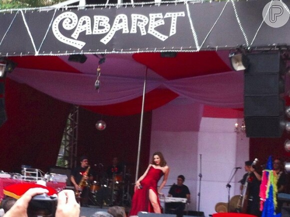 Marisa Orth participa do Viradão Cultural de São Paulo e diverte o público com o show 'Romance', em 20 de maio de 2013