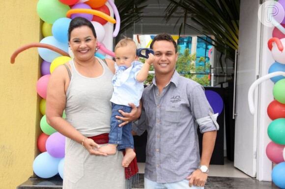Solange Couto é casada com o estudante Jamerson Andrade, 30 anos mais novo que ela, e mãe do pequeno Benjamin