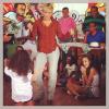 Xuxa mostra samba no pé em visita à escola de música de Zeca Pagodinho, nesta quinta-feira, 23 de maio de 2013