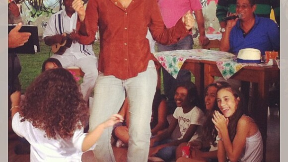 Zeca Pagodinho recebe Xuxa para gravação na escola de música do cantor, em Xerém