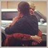 Xuxa abraça o cantor ao chegar no Instituto Zeca Pagodinho