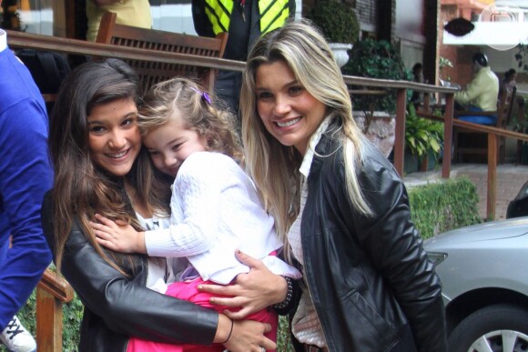 Flávia Alesandra é mãe de Giulia, de 15 anos, e Olívia, de 4 anos