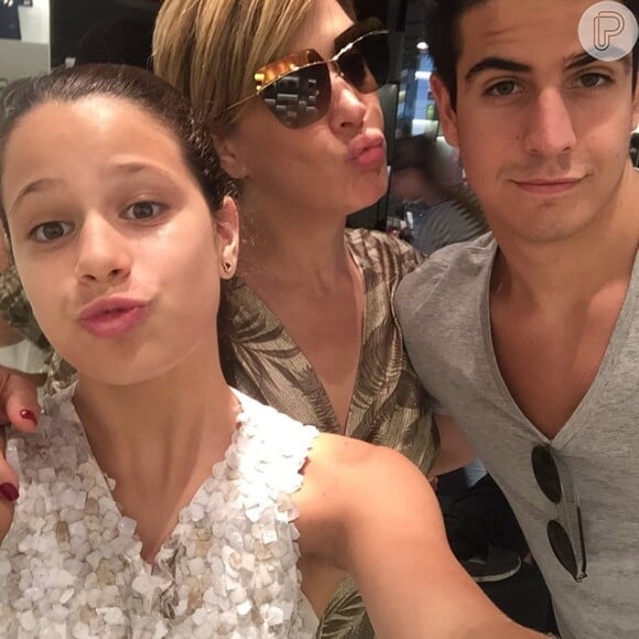 Claudia Raia é mãe de Enzo, de 18 anos, e Sofia, de 12 anos