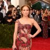 Jennifer Lopez também abusou da transparência no vestido Versace