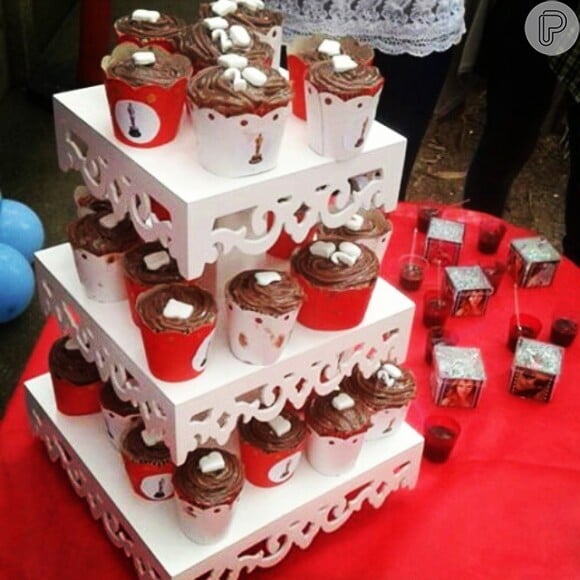 Os oragnizadores da festa não economizaram nos detalhes e fizeram cupcakes de chocolate