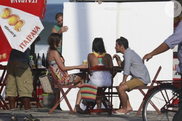 Na tarde ensolarada deste sábado (25), o ator Bruno Gagliasso esteve na praia da Barra da Tijuca, na Zona Oeste do Rio, para gravar comercial