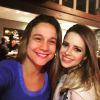 Grávida, Fernanda Gentil tem encontro com Sandy em Campinas e tieta cantora: 'Acho que vou parir agora', brincou ela nesta quinta-feira, 7 de maio de 2015