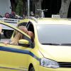Luciano Huck e Angélica gravam dentro de táxi em ruas do Rio, nesta segunda-feira, 11 de maio de 2015