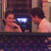 No restaurante Paris 6, o casal foi flagrado trocando olhares apaixonados. Os atores, no entanto, seguiram negando o relacionamento