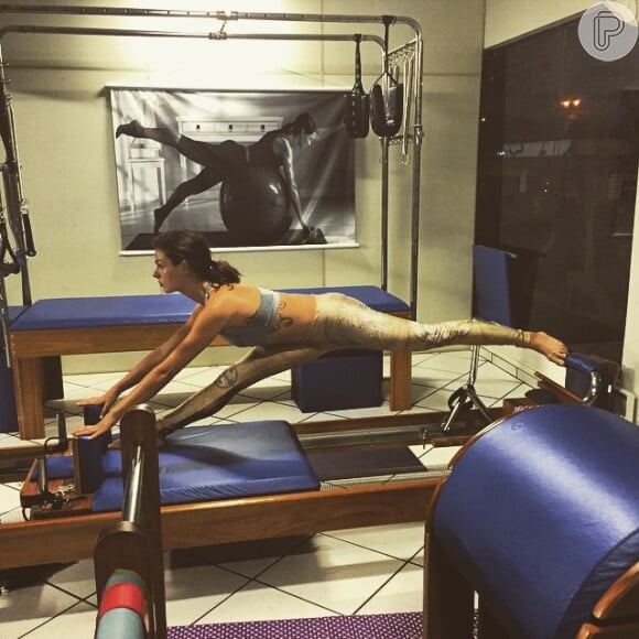 A atriz Isis Valverde se dedica ao pilates desde 2012
