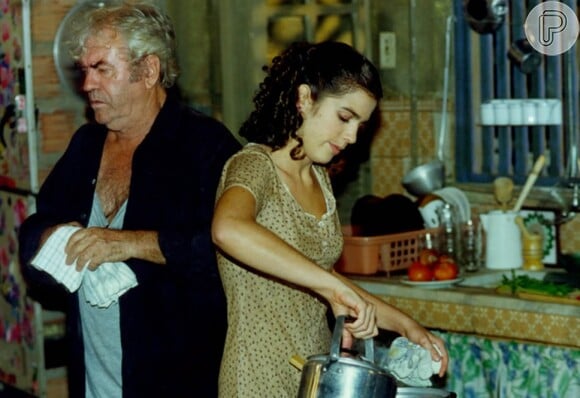 Em 1998, Karina Barum interpretou a doce Shirley na novela 'Torre de Babel'