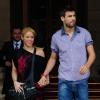 A cantora colombiana Shakira e o marido, Gerard Piqué, que estão esperando o primeiro filho do casal