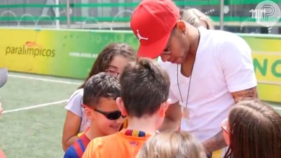 'Sentir toda essa energia e alegria que eles passam, mesmo com problemas visuais é muito gratificante', comentou Neymar