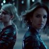 Taylor Swift contracena com Jessica Alba em 'Bad Blood' e as duas fazem uma disputa de motos envenenadas