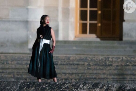 Rihanna posou e gravou o comercial da Dior no Palácio de Versailles, na França