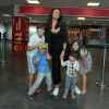 Juliana Paes levou os filhos, Pedro, de 1 ano, e Antonio, de 4, ao musical 'Disney On Ice', em uma casa de shows na Barra da Tijuca, na Zona Oeste do Rio de Janeiro, neste domingo, 24 de maio de 2015