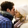 Júlia (Isabelle Drummond) e Felipe (Michel Noher) não resistem à atração e se beijam, na novela 'Sete Vidas', em 25 de maio de 2015