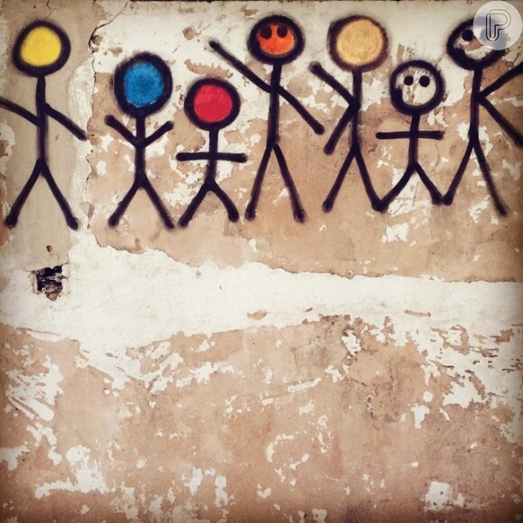Thiago Rodrigues pintou os sete irmão em uma parte do muro