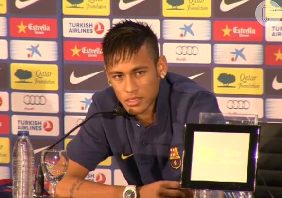 Neymar durante coletiva de imprensa, nesta segunda, 03 de junho de 2013, em Barcelona, na Espanha: 'Estou muito feliz, é um grande dia para mim e minha família'