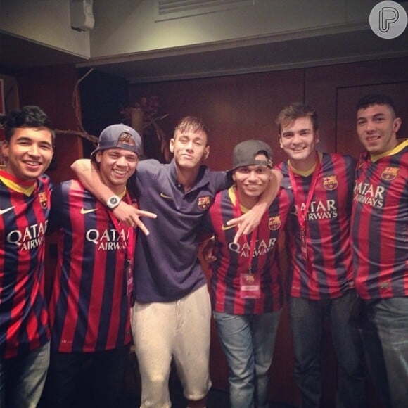 Em seu Instagram, Neymar postou foto com os amigos nas dependências do Barcelona