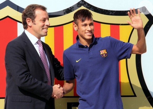 Neymar confessa que teve que segurar o choro durante apresentação ao Barcelona