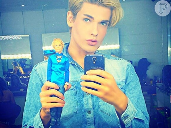 O modelo Celso Santebanes é considerado a versão brasileira do boneco Ken, o namorado de Barbie