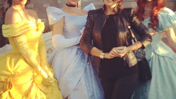 Juliana Paes tem 'dia mágico' ao lado de princesas na Disney, nos Estados Unidos