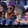 Bruna Marquezine sentou ao lado da irmã de Neymar, Rafaella Beckran, no Camp Nou. As duas mostraram entrosamento e riram bastante juntas
