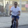 Arnold Schwarzenegger curtiu um passeio de bicicleta na orla carioca na tarde desta sexta-feira, 29 de maio de 2015