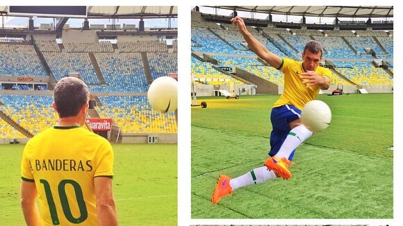 Antonio Banderas joga futebol uniformizado no Maracanã: 'Torcendo pela Seleção'