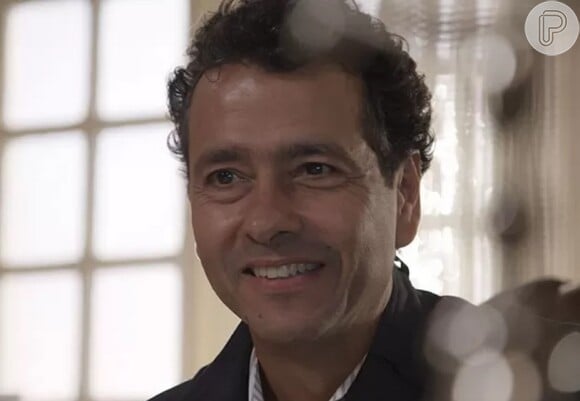 Aderbal (Marcos Palmeira) anuncia que fechará parceria com a Souza Rangel, com a condição de que Inês seja a administradora da obra, na novela 'Babilônia'