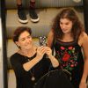 Lilia Cabral curtiu o feriado desta quinta-feira, 4 de junho de 2015, ao lado de sua filha, Giulia. Ambas de preto, elas passearam pelo shopping Village Mall, na Barra da Tijuca, Zona Oeste do Rio