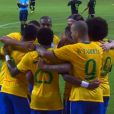 Jogadores do Brasil comemoram gol na vitória diante do México, por 2 x 0, neste domingo, 7 de junho de 2015