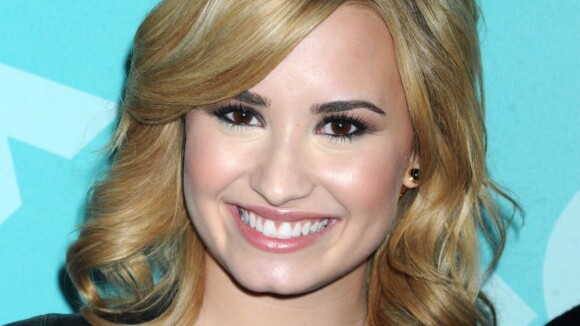 Demi Lovato diz ter assinado um contrato contra suicídio aos 7 anos de idade