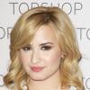 Demi Lovato revela ter assinado contrato afirmando que não iria se matar, quando tinha apenas sete anos de idade