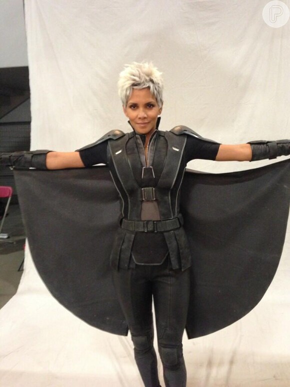 Halle Berry não deixa a barriguinha de três meses de gravidez aparecer no traje de Tempestade, para o longa 'X-Men: Dias de um Futuro Esquecido'