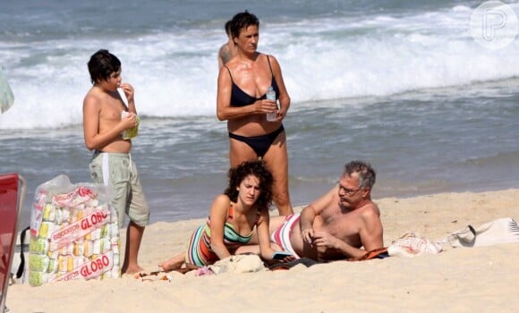 Pedro Bial foi com a filha, Ana, eo  filho José Pedro à Praia do Leblon