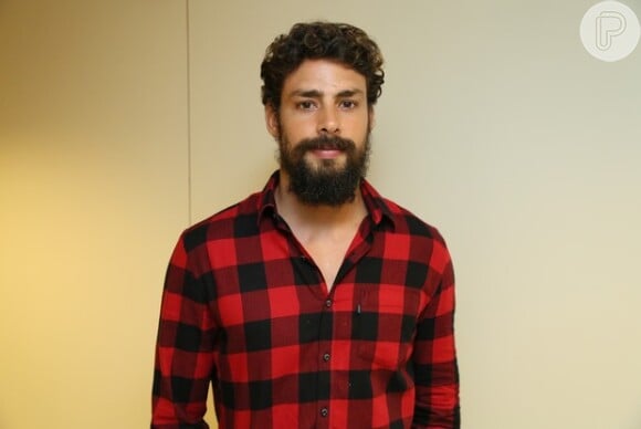 Para interpretar os gêmeos Omar e Yaqub na série 'Dois Irmãos', o ator teve que deixar a barba crescer e o cabelo mais longo