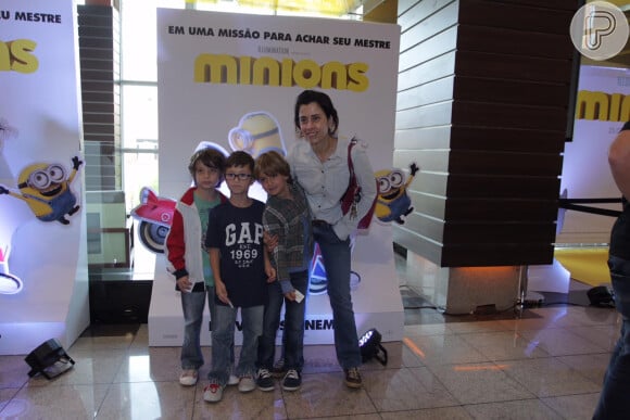 Fernanda Torres também prestigiou a pré-estreia carioca de 'Minions'