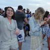 Bruna Marquezine, Sasha, Carolina Dieckmann, Preta Gil e outros famosos foram para a praia de Copacabana, na Zona Sul do Rio, prestigiar o show de Ivete Sangalo e Criolo