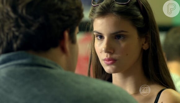 'Verdades Secretas': Angel (Camila Queiroz) se ofende com a proposta de Eziel (Felipe Hintze)