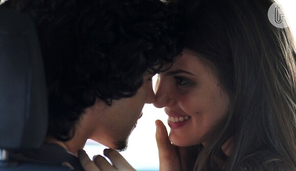 Angel (Camila Queiroz) e Guilherme (Gabriel Leone) voltam a se encontrar e farão viagem romântica na novela 'Verdades Secretas', da Globo