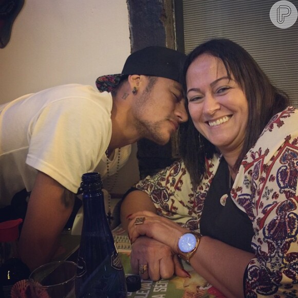 Na rede social, Neymar também se declarou à mãe: 'Minha outra vida'