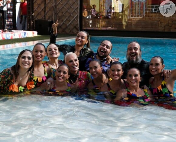 A farra junina aconteceu na casa onde é gravado o reality show 'BBB' e, ao final do programa, os atores e a apresentadora pularam na piscina
