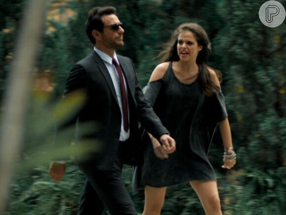 Giovanna (Agatha Moreira) enfrenta Alex (Rodrigo Lombardi) e durante a briga acaba levando uma bofetada do pai, na novela 'Verdades Secretas'