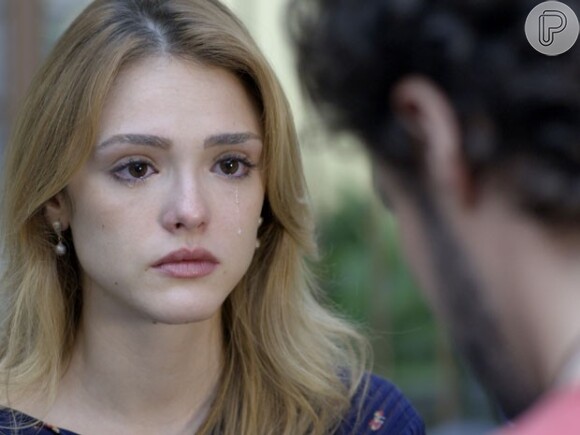 Júlia (Isabelle Drummond) diz a Pedro (Jayme Matarazzo) que está bem com Felipe (Michel Noher) , na novela 'Sete Vidas'