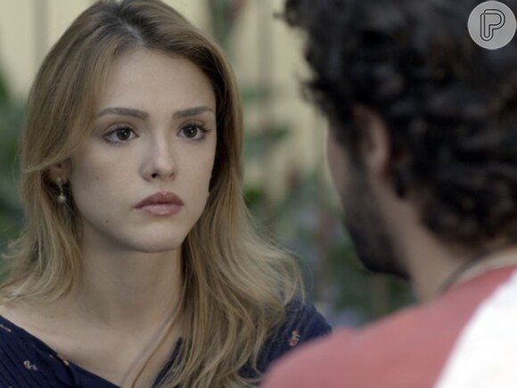 Júlia (Isabelle Drummond) fica mexida com a declaração de amor de Pedro (Jayme Matarazzo), na novela 'Sete Vidas'